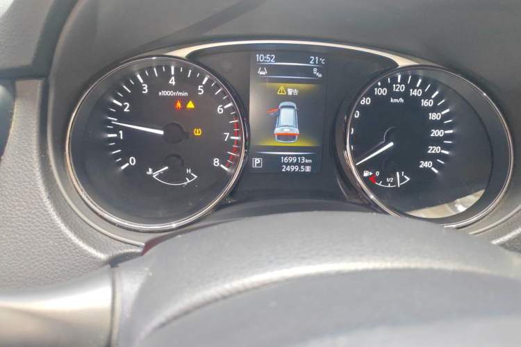 Used Nissan X-Trail 2014 2.5L CVT Luxury Edition 4WD Odometer Close Up