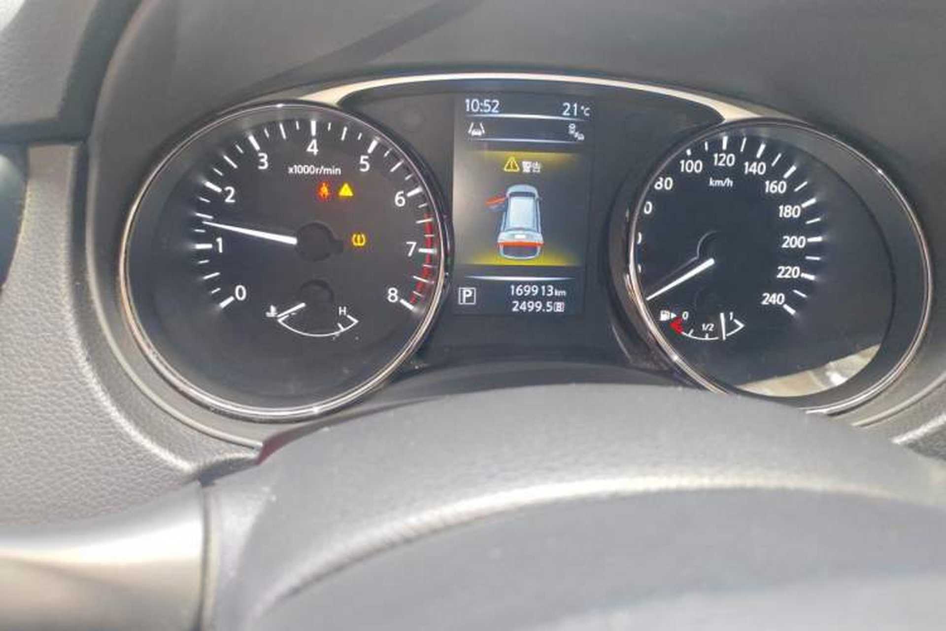 Used Nissan X-Trail 2014 2.5L CVT Luxury Edition 4WD Odometer Close Up