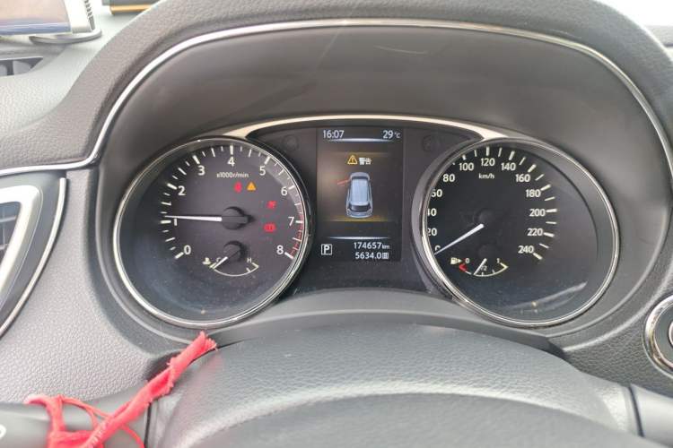 Used Nissan X-Trail 2014 2.0L CVT Comfort Edition 2WD Odometer Close Up