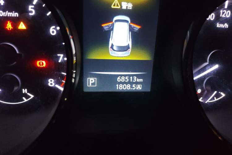 Used Nissan X-Trail 2014 2.0L CVT Comfort Edition 2WD Odometer Close Up