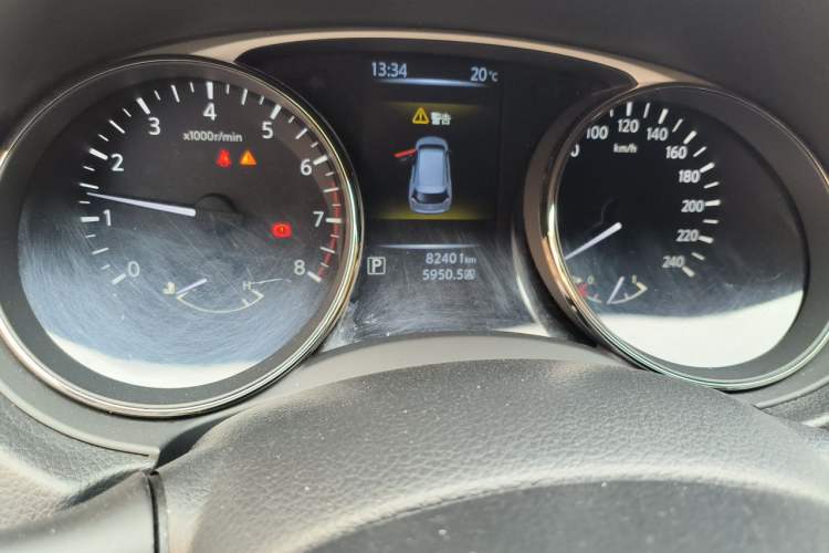 Used Nissan X-Trail 2014 2.0L CVT Comfort Edition 2WD Odometer Close Up