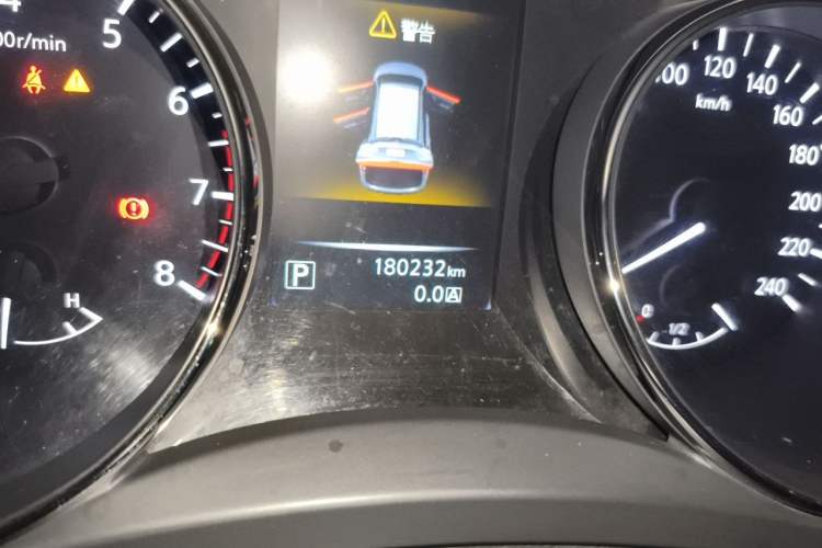 Used Nissan X-Trail 2014 2.0L CVT Comfort Edition 2WD Odometer Close Up