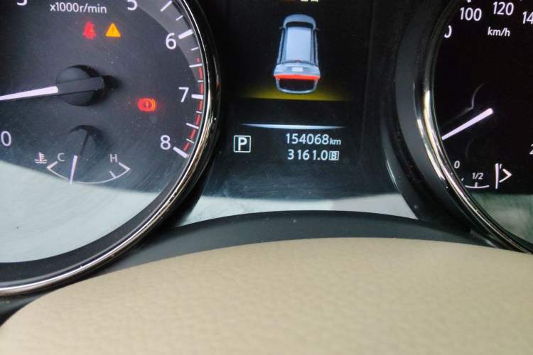 Used Nissan X-Trail 2014 2.0L CVT Comfort Edition 2WD Odometer Close Up