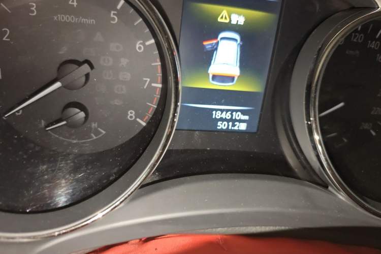 Used Nissan X-Trail 2014 2.0L CVT Comfort Edition 2WD Odometer Close Up