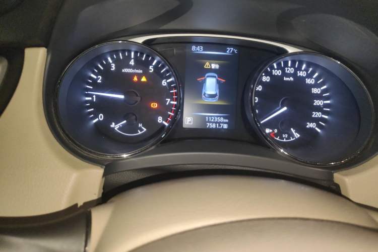 Used Nissan X-Trail 2014 2.0L CVT Smart Edition 2WD Odometer Close Up