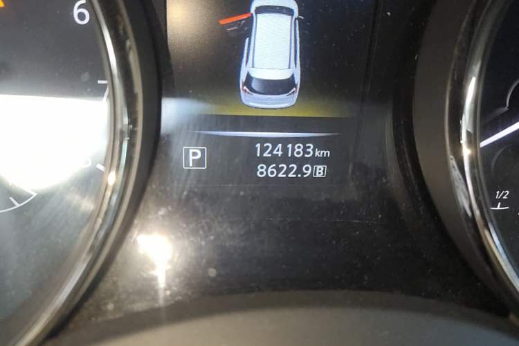 Used Nissan X-Trail 2014 2.5L CVT Luxury Edition 4WD Odometer Close Up
