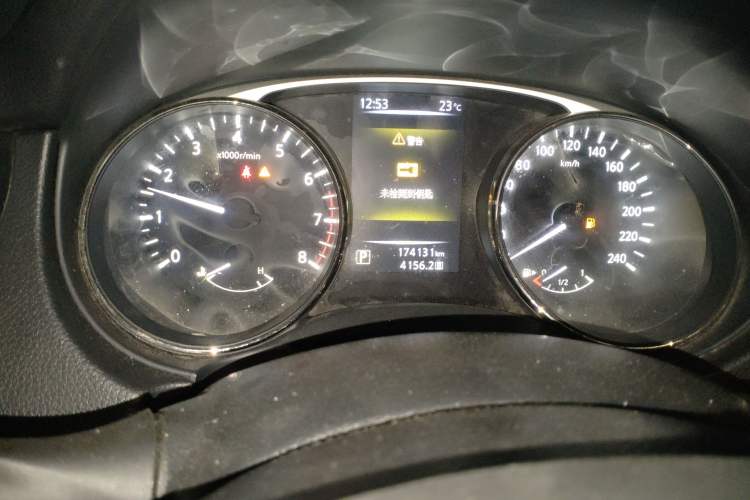 Used Nissan X-Trail 2014 2.0L CVT Comfort Edition 2WD Odometer Close Up