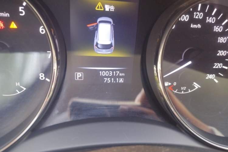 Used Nissan X-Trail 2014 2.0L CVT Comfort Edition 2WD Odometer Close Up