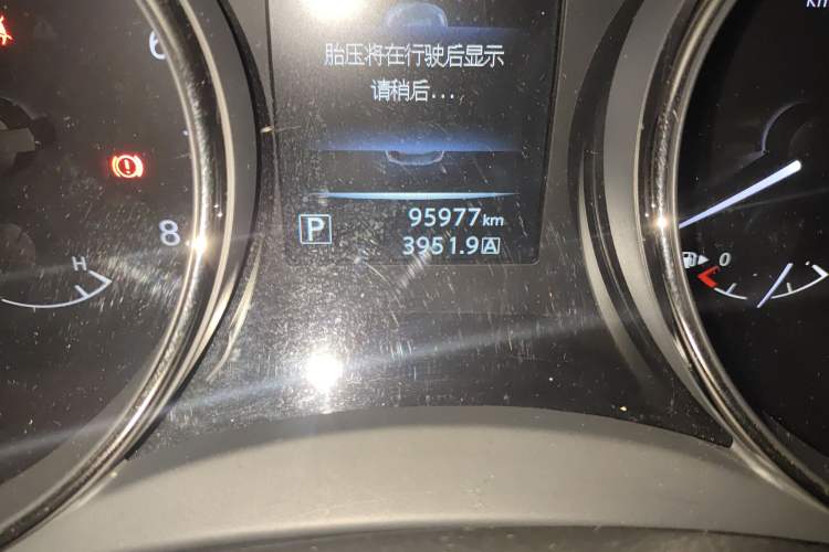 Used Nissan X-Trail 2014 2.5L CVT Luxury Edition 4WD Odometer Close Up