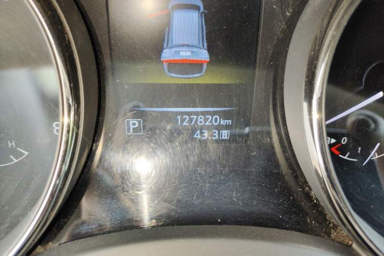 Used Nissan X-Trail 2014 2.0L CVT Comfort Edition 2WD Odometer Close Up