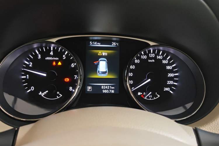 Used Nissan X-Trail 2014 2.0L CVT Comfort Edition 2WD Odometer Close Up