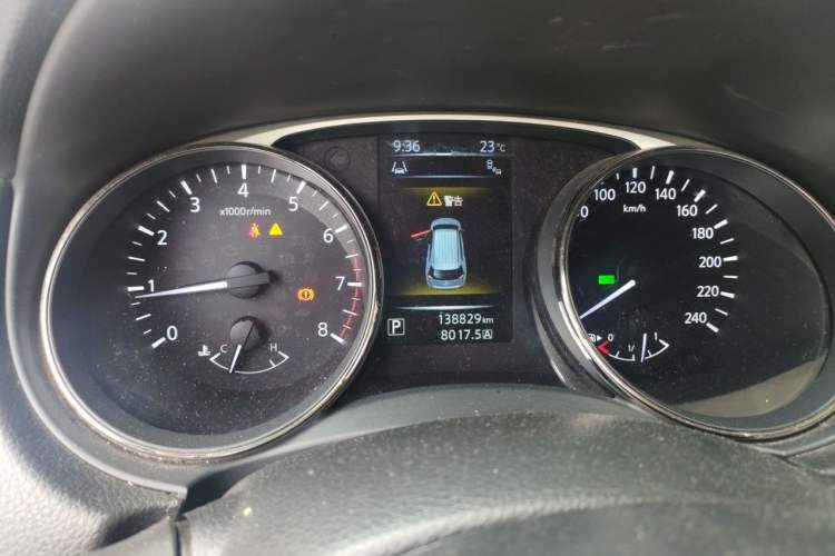 Used Nissan X-Trail 2014 2.5L CVT Ultimate Edition 4WD Odometer Close Up