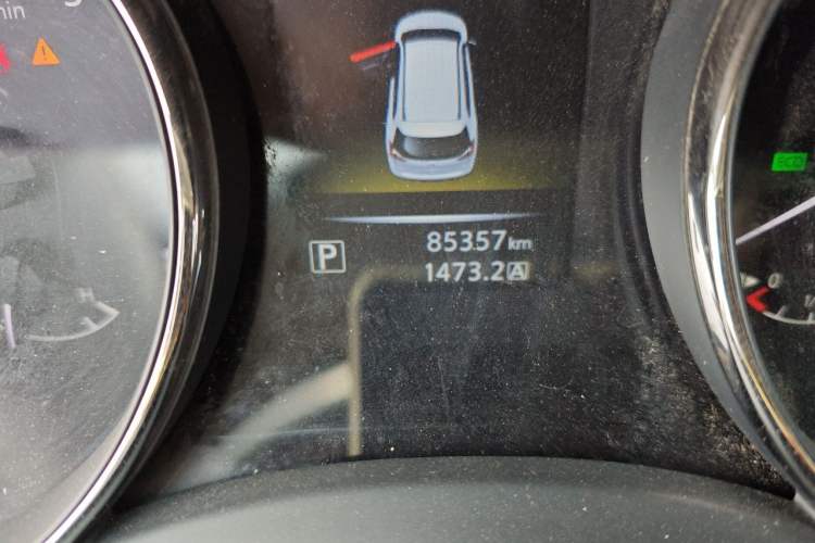 Used Nissan X-Trail 2014 2.5L CVT Luxury Edition 4WD Odometer Close Up