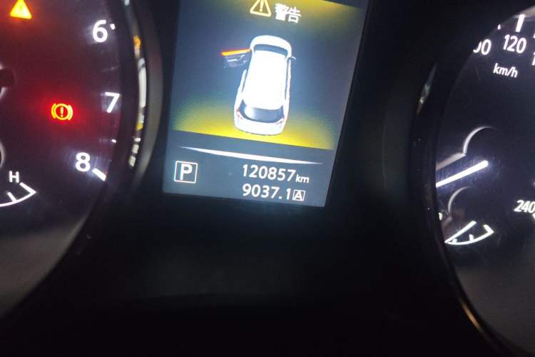 Used Nissan X-Trail 2014 2.5L CVT Ultimate Edition 4WD Odometer Close Up
