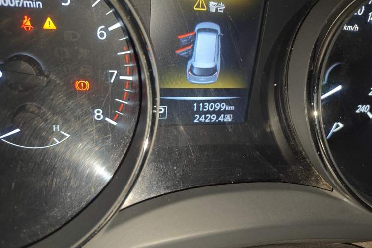 Used Nissan X-Trail 2014 2.5L CVT Luxury Edition 4WD Odometer Close Up