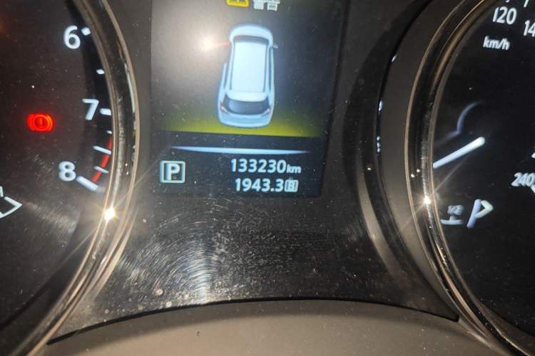 Used Nissan X-Trail 2014 2.5L CVT Luxury Edition 4WD Odometer Close Up
