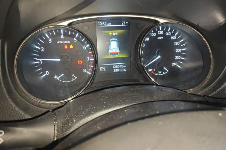 Used Nissan X-Trail 2014 2.0L CVT Comfort Edition 2WD Odometer Close Up