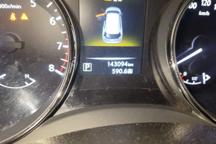 Used Nissan X-Trail 2014 2.0L CVT Comfort Edition 2WD Odometer Close Up