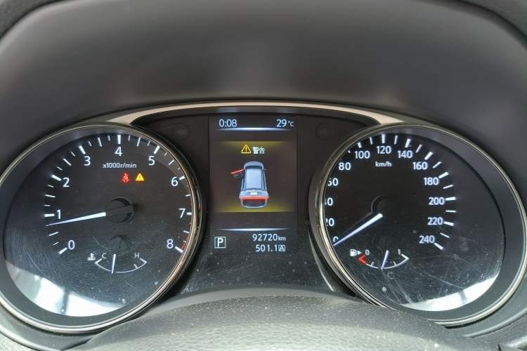 Used Nissan X-Trail 2014 2.5L CVT Leading Edition 4WD Odometer Close Up