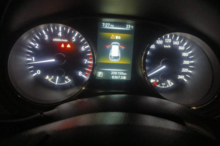 Used Nissan X-Trail 2014 2.5L CVT Leading Edition 4WD Odometer Close Up