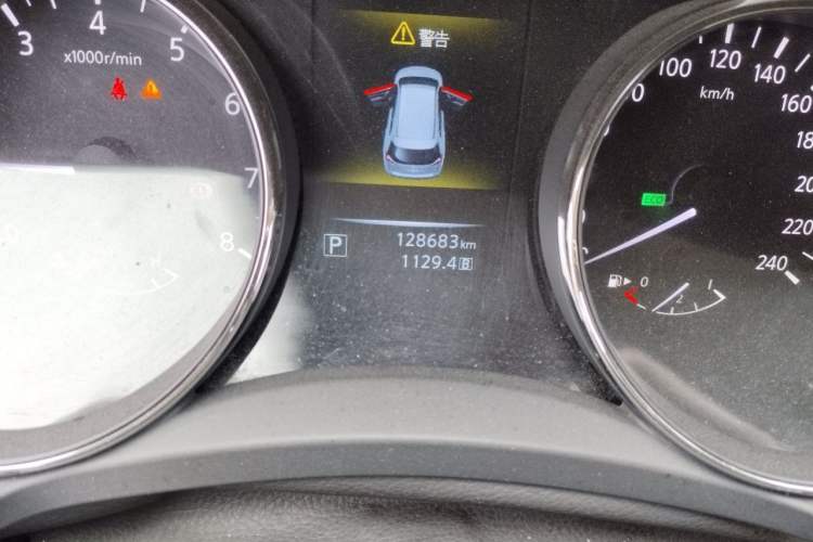 Used Nissan X-Trail 2014 2.0L CVT Comfort Edition 2WD Odometer Close Up