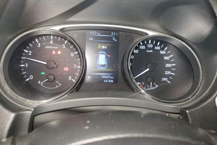 Used Nissan X-Trail 2014 2.5L CVT Luxury Edition 4WD Odometer Close Up
