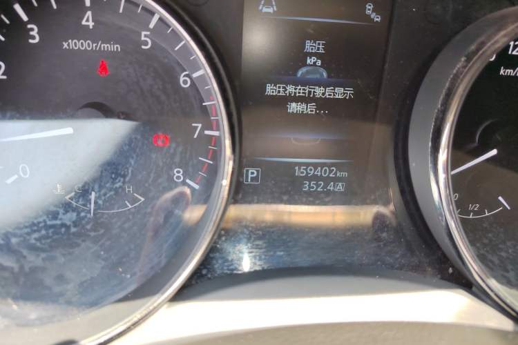 Used Nissan X-Trail 2014 2.5L CVT Luxury Edition 4WD Odometer Close Up