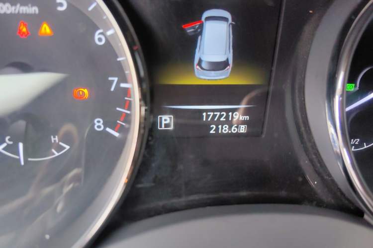 Used Nissan X-Trail 2014 2.5L CVT Luxury Edition 4WD Odometer Close Up