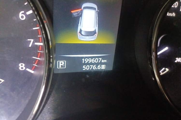 Used Nissan X-Trail 2014 2.0L CVT Comfort Edition 2WD Odometer Close Up