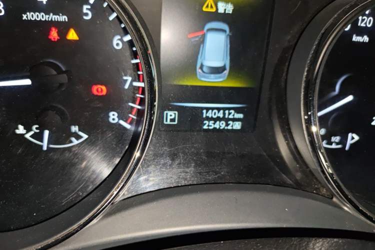 Used Nissan X-Trail 2014 2.0L CVT Comfort Edition 2WD Odometer Close Up