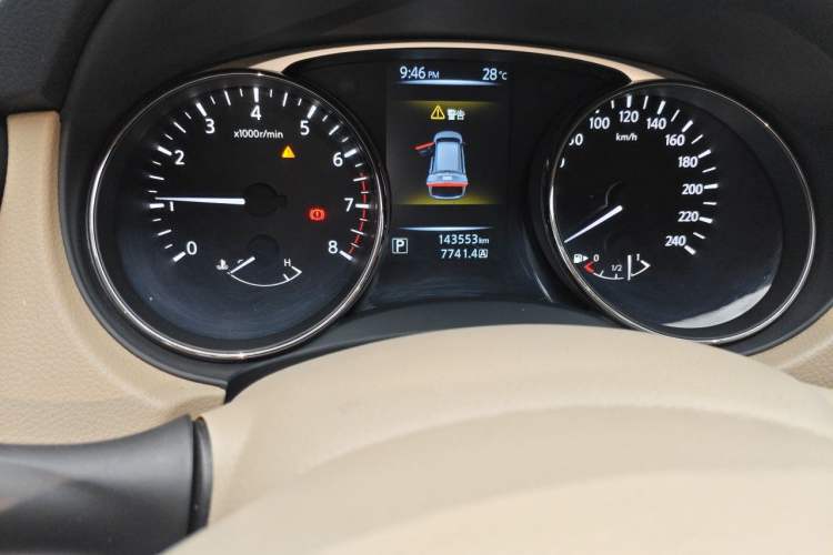 Used Nissan X-Trail 2014 2.0L CVT Comfort Edition 2WD Odometer Close Up