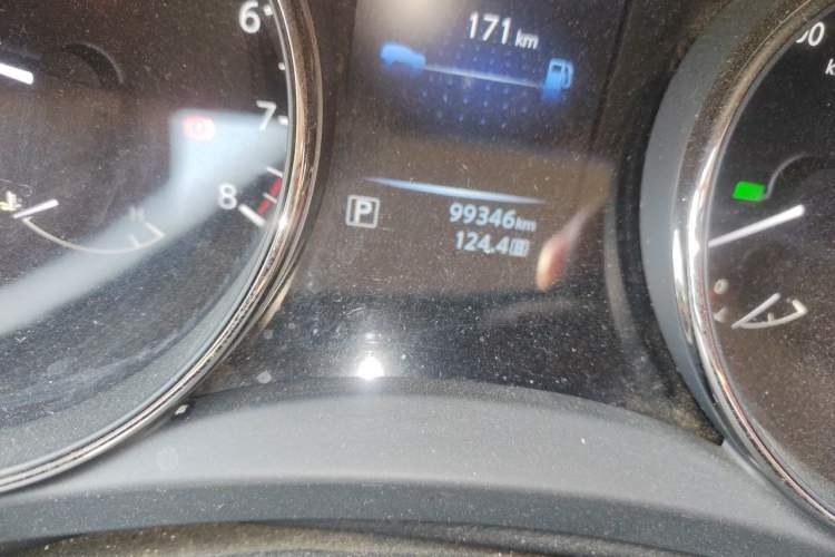 Used Nissan X-Trail 2014 2.0L CVT Comfort Edition 2WD Odometer Close Up