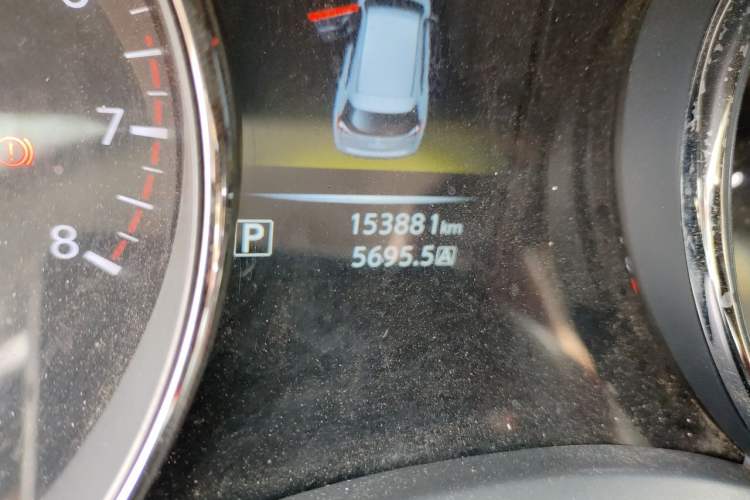 Used Nissan X-Trail 2014 2.5L CVT Luxury Edition 4WD Odometer Close Up