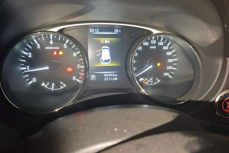 Used Nissan X-Trail 2014 2.0L CVT Comfort Edition 2WD Odometer Close Up