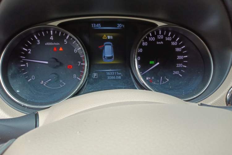 Used Nissan X-Trail 2014 2.5L CVT Leading Edition 4WD Odometer Close Up