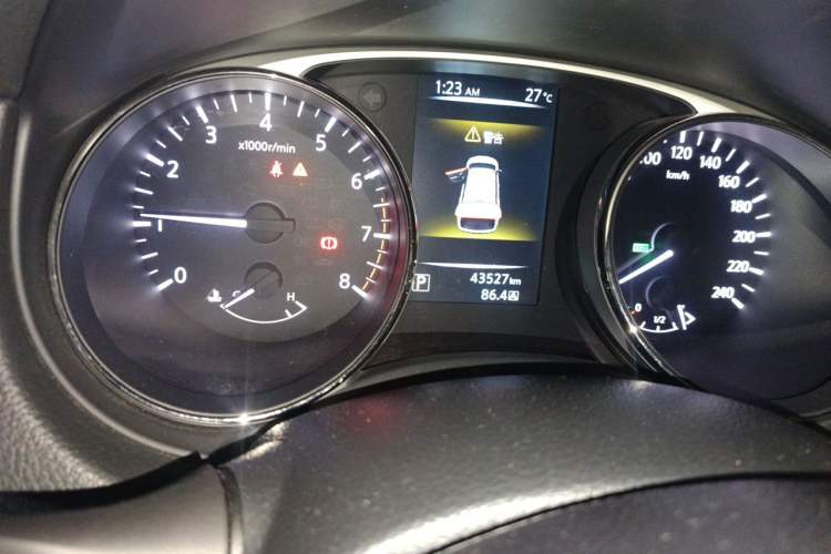 Used Nissan X-Trail 2014 2.0L CVT Comfort Edition 2WD Odometer Close Up