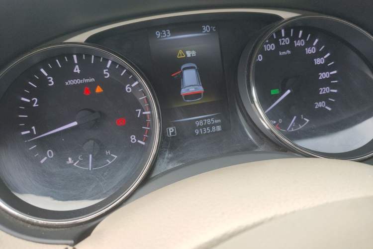 Used Nissan X-Trail 2014 2.0L CVT Comfort Edition 2WD Odometer Close Up