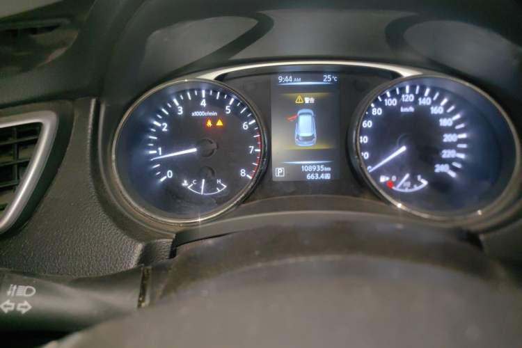 Used Nissan X-Trail 2014 2.0L CVT Comfort Edition 2WD Odometer Close Up