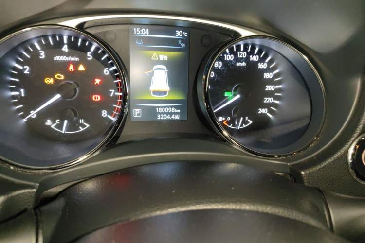 Used Nissan X-Trail 2014 2.5L CVT Luxury Edition 4WD Odometer Close Up