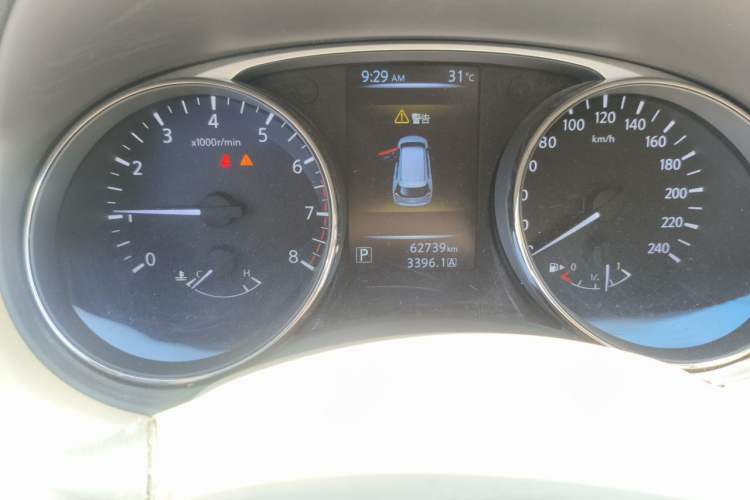 Used Nissan X-Trail 2014 2.0L CVT Comfort Edition 2WD Odometer Close Up