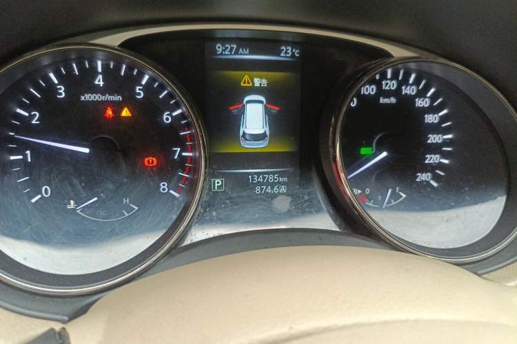 Used Nissan X-Trail 2014 2.0L CVT Comfort Edition 2WD Odometer Close Up