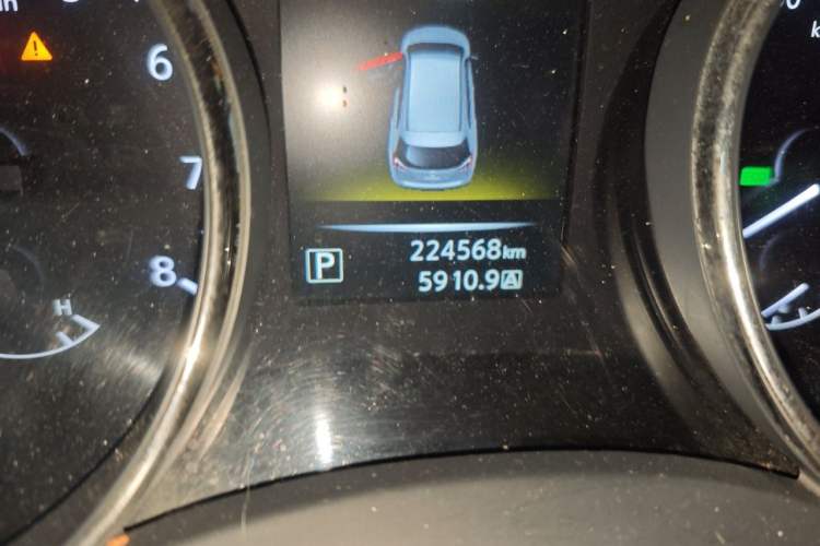 Used Nissan X-Trail 2014 2.5L CVT Luxury Edition 4WD Odometer Close Up