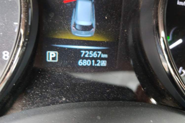 Used Nissan X-Trail 2014 2.5L CVT Luxury Edition 4WD Odometer Close Up