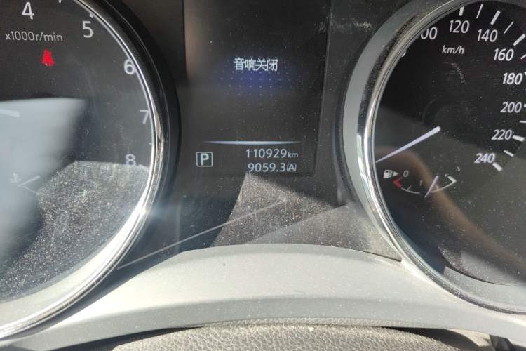 Used Nissan X-Trail 2014 2.0L CVT Comfort Edition 2WD Odometer Close Up