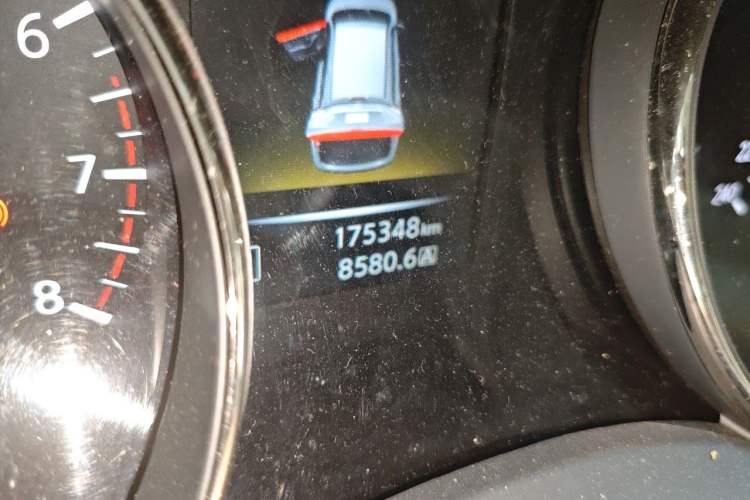 Used Nissan X-Trail 2014 2.5L CVT Luxury Edition 4WD Odometer Close Up