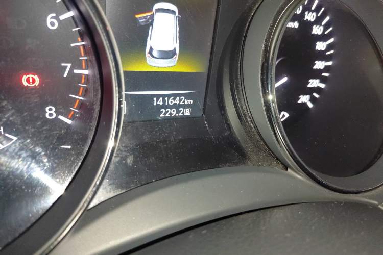 Used Nissan X-Trail 2014 2.0L CVT Comfort Edition 2WD Odometer Close Up