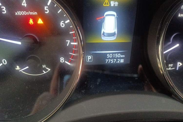 Used Nissan X-Trail 2014 2.0L CVT Comfort Edition 2WD Odometer Close Up