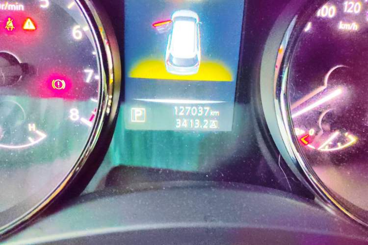 Used Nissan X-Trail 2014 2.0L CVT Fashion Edition 2WD Odometer Close Up