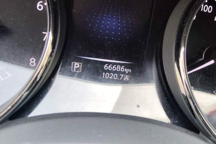 Used Nissan X-Trail 2014 2.0L CVT Comfort Edition 2WD Odometer Close Up