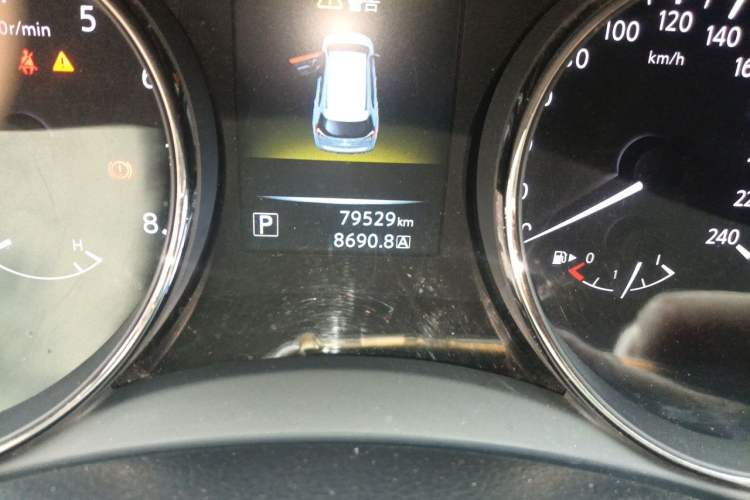 Used Nissan X-Trail 2014 2.0L CVT Comfort Edition 2WD Odometer Close Up